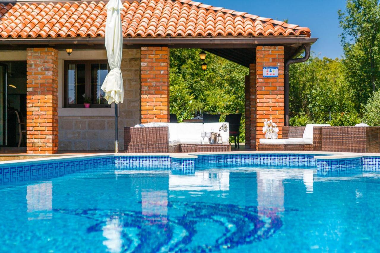 Villa Kamenica Kras Екстериор снимка